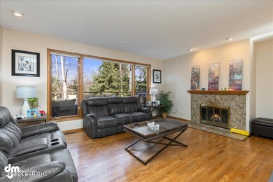 05-Living Room 20220413-DW-3414