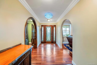 277 Clocks Blvd, Massapequa, NY 11758 - photo 6