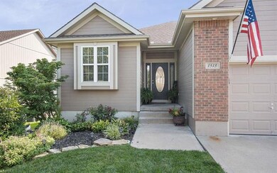 1513 Cove Dr, Raymore, MO 64083 - photo 4