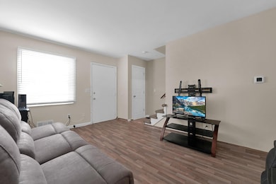 5-web-or-mls-5738-beechcroft-rd-unit-l