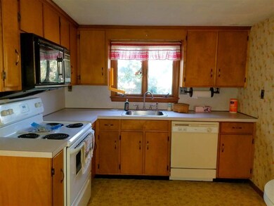 19 W Pine St, Plaistow, NH 03865 - photo 2