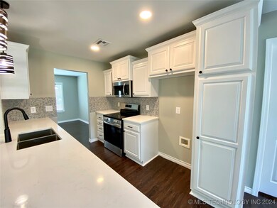 808 W Vicksburg St, Broken Arrow, OK 74011 - photo 4