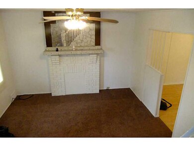Living Room. Living room with plenty of room for y