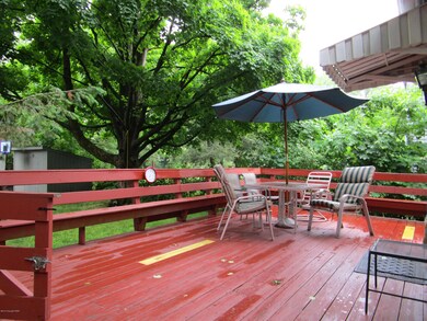 815 Thomas St, Stroudsburg, PA 18360 - photo 3