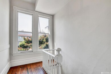 1211 Guerrero (Upper Unit) - Foyer