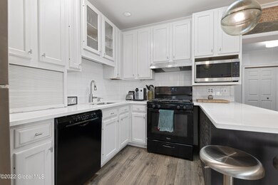 380 Hamilton St, Albany, NY 12210 - photo 5