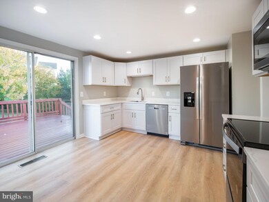 9526 Burning Branch Rd, Burke, VA 22015 - photo 3