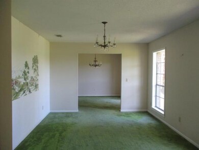 LIVING/DINING