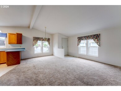 Living Room/Entrance