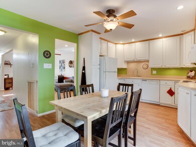 1494 Lowell Ct, Crofton, MD 21114 - photo 5