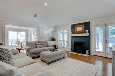 1903 Hunt Dr, Friendswood, TX 77546 - photo 3