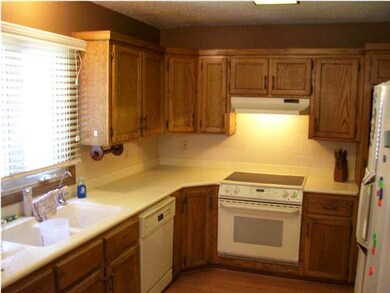 KITCHEN ALL APPLIANCES STAY
