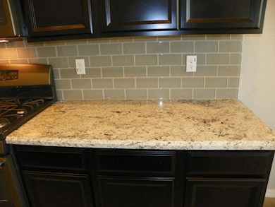 SEN 20 Kitchen - Subway tile backsplash