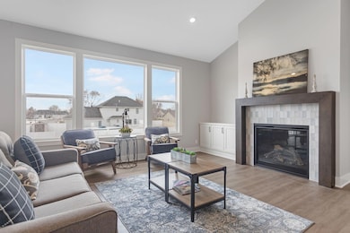 13-web-or-mls-2747-reagan-ave