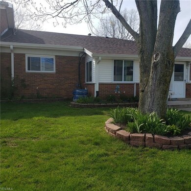 25320 Country Club Blvd unit 3, North Olmsted, OH 44070 - photo 3