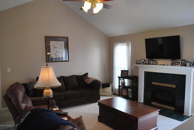 536 Helmwood Cir, Mount Washington, KY 40047 - photo 3