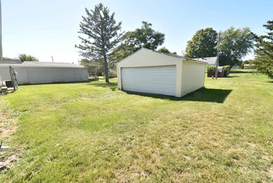 308 N Washington St, Boswell, IN 47921 - photo 4