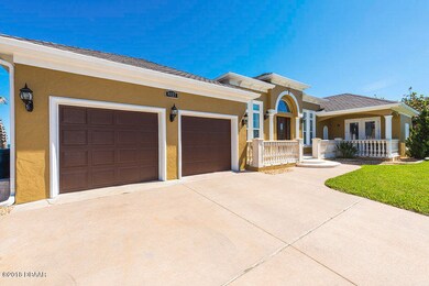Atlaantic 4021 angle front of house