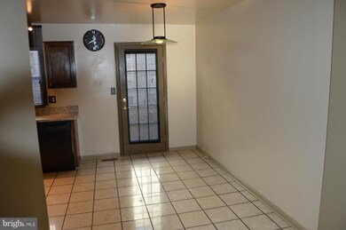 1879 Tiger Lily Cir, Woodbridge, VA 22192 - photo 7