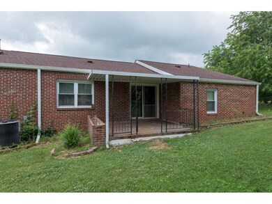 2111 Edgehill Cir, Johnson City, TN 37601 - photo 3