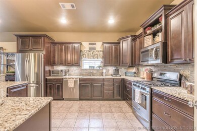 Gorgeous Chef's kitchen installed in 2016. Updated