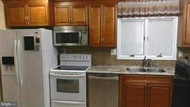 34 Sugarplum Rd, Levittown, PA 19056 - photo 3