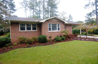 404 S Bennett St, Burgaw, NC 28425 - photo 2