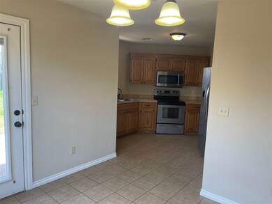 442 NW Granite Ave, Cache, OK 73527 - photo 4