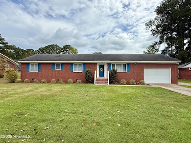 1005 Pinecrest St, Williamston, NC 27892 - photo 3