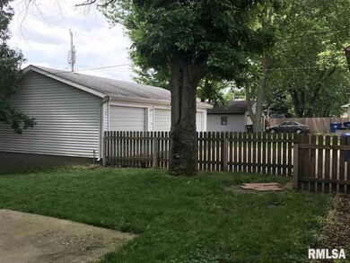 1637 W 43rd St, Davenport, IA 52806 - photo 2