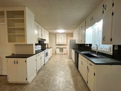 901 E 4th St, Adel, GA 31620 - photo 6