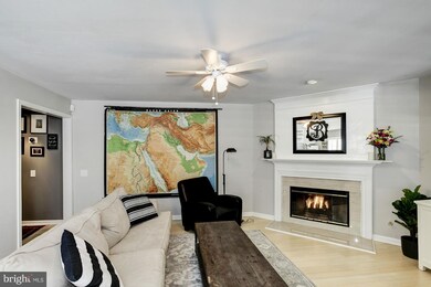 9246 Cardinal Forest Ln unit 302, Lorton, VA 22079 - photo 5