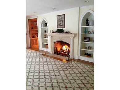 Living Room Gas fireplace in the main living room
