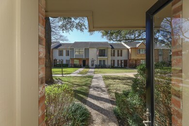 10350 Longmont Dr unit 46/4, Houston, TX 77042 - photo 2