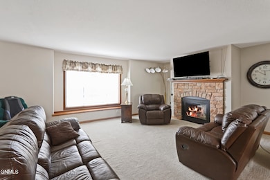 1710 35th St W, Williston, ND 58801 - photo 5