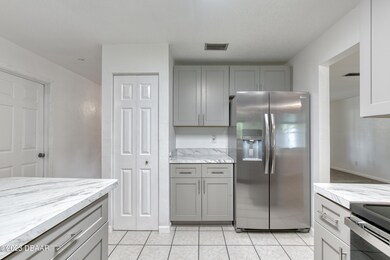 1012IndianOaksEast-17