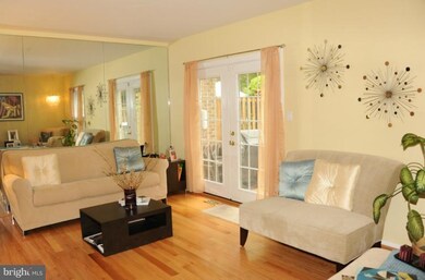 7909 Bethelen Woods Ln, Springfield, VA 22153 - photo 5