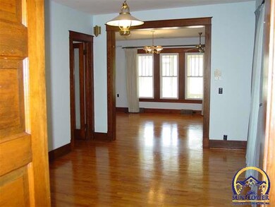 102 Madison St, Oskaloosa, KS 66066 - photo 6