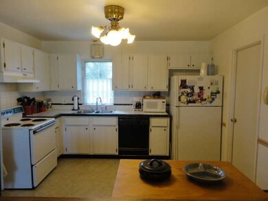 7843 W 82nd Place, Bridgeview, IL 60455 - photo 3