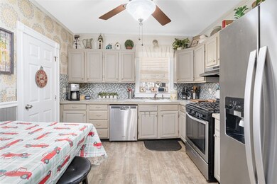 27 Bellefont St, Cranston, RI 02905 - photo 5