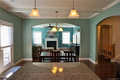 OPEN FLOOR PLAN / DESIGNER PAINT COLORS / HARDWOOD