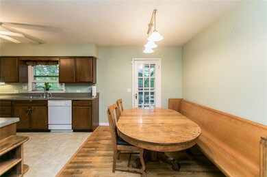 3011 Wilson Ave SW, Cedar Rapids, IA 52404 - photo 2