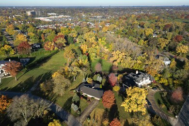 520 Ridgemoor Dr, Willowbrook, IL 60527 - photo 4