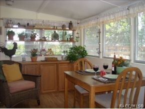 Dining Area Seats 6