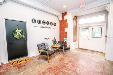 1090 10th St N, Saint Petersburg, FL 33705 - photo 2