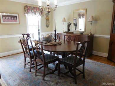 Large Dining Room, perfect for formal entertaining
