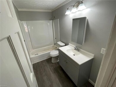Full bathroom with vanity, a textured ceiling, mir