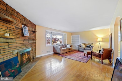 2004 Jameson St, Temple Hills, MD 20748 - photo 3