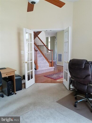 17043 Anns Brook Ct, Woodbridge, VA 22191 - photo 4