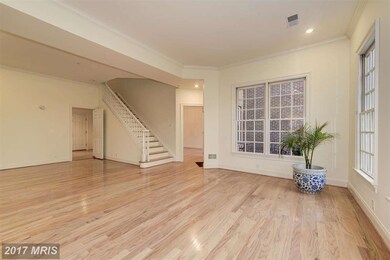 8525 Gavin Manor Ct, Chevy Chase, MD 20815 - photo 4